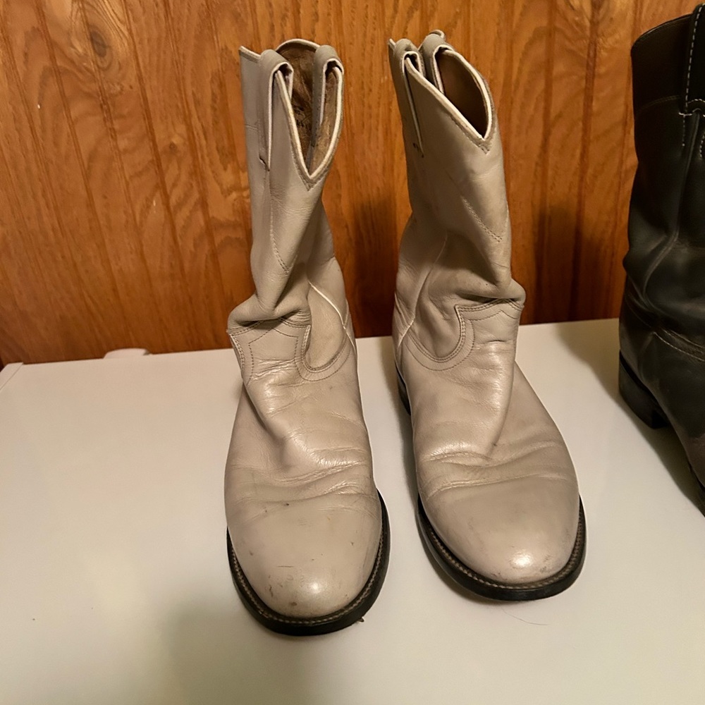 Justin boots white. Size 10. Brand new soles